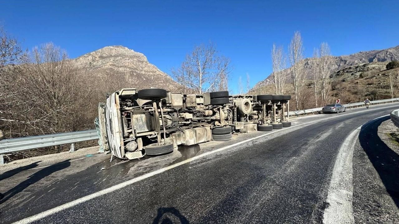Bitlis-Diyarbakır yolunda tır kazası: 1 yaralı