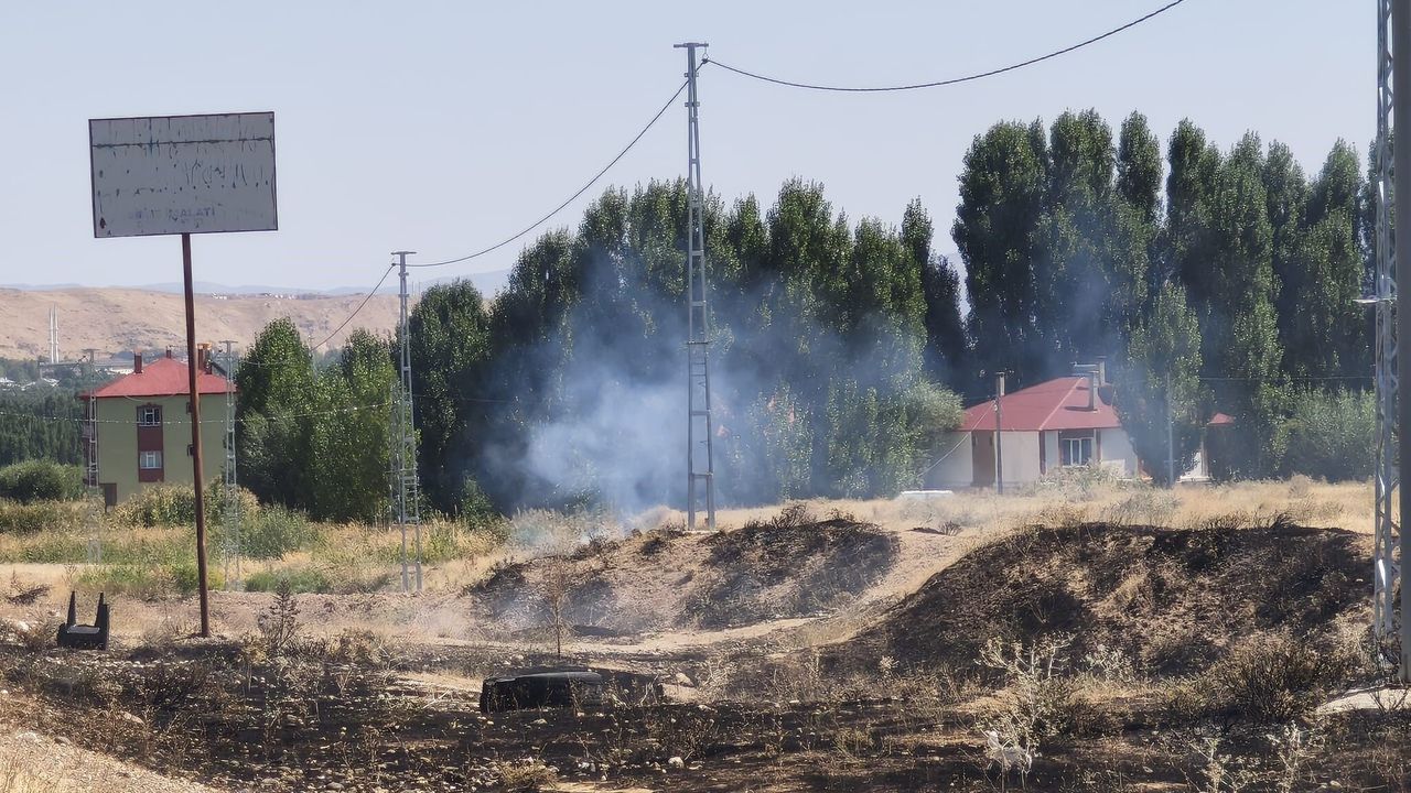 Van'da yangın paniği! Ekipler kısa sürede söndürdü