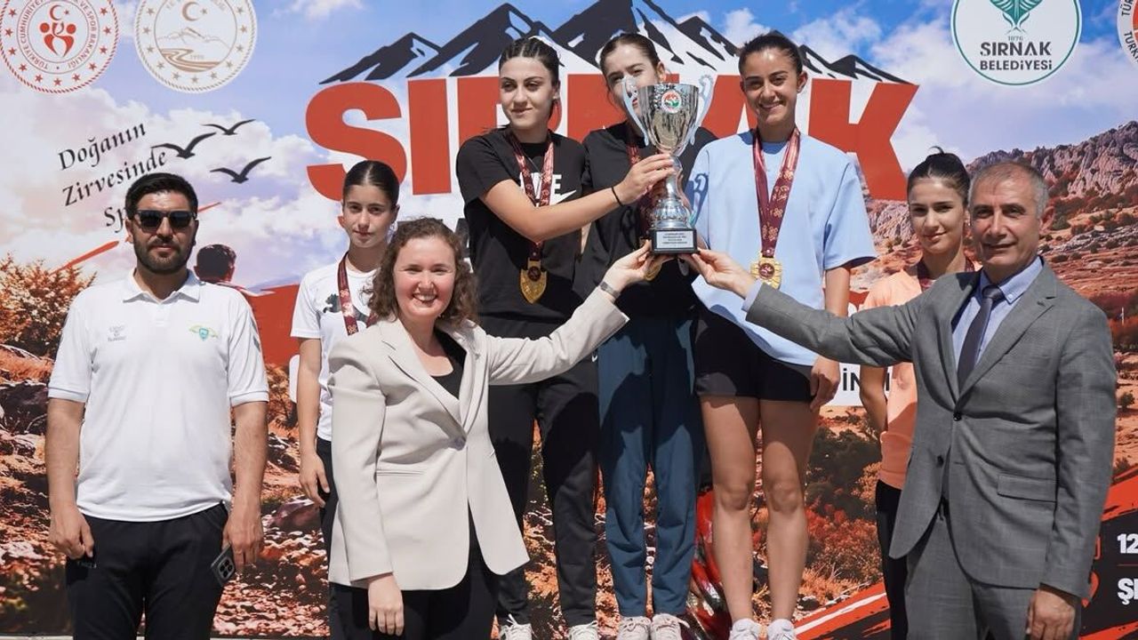 Vanlı Atlet Meryem Korkuç, Dağ Koşuları Türkiye Şampiyonası'nda İkinci Oldu
