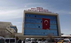 Van'da Hastane Önünde Kavga: Çok Sayıda Yaralı
