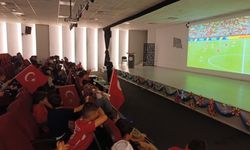 Van’da Gençler Milli Maç Heyecanını Dev Ekranda Yaşadı