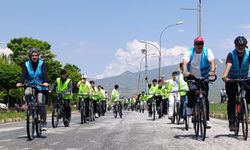 Van Gölü Sahilinde 13. Geleneksel Bisiklet Turu: Pedallar Sağlıklı Yaşam İçin Döndü