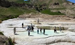 Başkale'nin Doğal ve Tarihi Güzellikleri Doğaseverlerden Tam Not Aldı