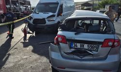 Van Muradiye’de Trafik Kazası: Araçta Sıkışan 4 Kişiyi İtfaiye Kurtardı