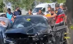 Van İskele Caddesi’nde Öğrenci Servisi ile Otomobil Kaza Yaptı