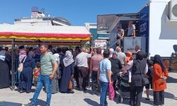 Van’da Aile Kart Yoğunluğu: Sosyal Yardım Ödemelerinde Banka Önlerinde Uzun Kuyruklar