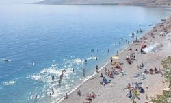 Vanlılar Gündüz Serinliyor, Akşam Gün Batımına Hayran Kalıyor
