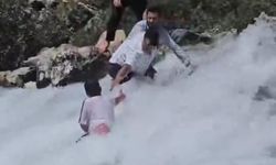 Van Çatak'ta Kanispi Şelalesi'nde Korku Dolu Anlar: Akıntıya Kapılan Çocuk Son Anda Kurtarıldı
