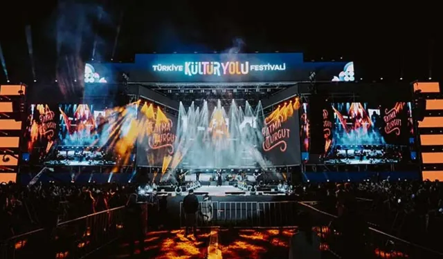 Van’a kazandırmayan Festival, Kültür Müdürü kendi Çaldı Kendi Oynadı