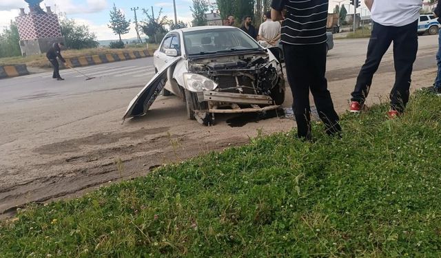 Hasköy’de Kamyon ile Otomobil Çarpıştı: 1 Yaralı