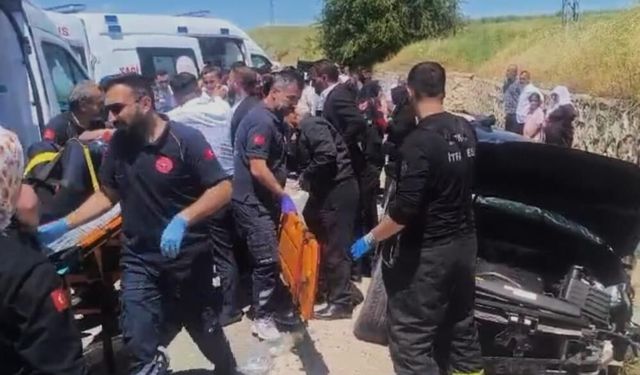 Batman’da Feci Kaza: Otomobil İstinat Duvarına Çarptı, 5 Yaralı
