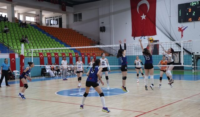 Vanlı Sporcular Elazığ’daki Yarı Finalde Mücadele Etti