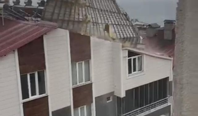 Ahlat’ta Fırtına Çatıyı Uçurdu