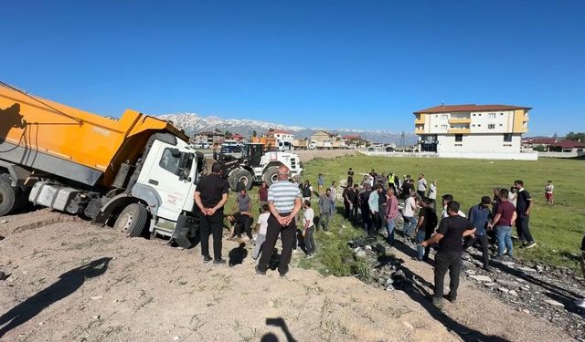 Yolcu minibüsü ile kamyonun çarpıştığı kazada ölü sayısı 3'e yükseldi