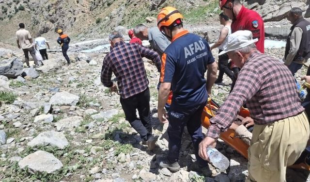Hakkâri–Van Yolunda Korku Dolu Anlar: Yaralı Vatandaş Helikopterle Kurtarıldı