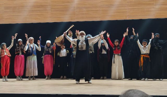 Dede Korkut hikâyeleri Muradiye'de sahnelendi