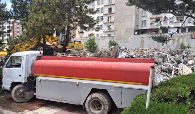 Van'da Halk Eğitim Merkezi Tamamen Yıkıldı: Gözler Yeni Projede