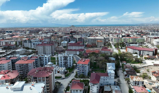Vanlıların Ortak Gündemi Yol ve Altyapı Sorunları Oldu