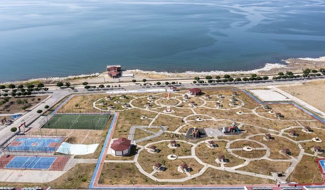 Van Millet Parkı Önünde Üst Geçit Çağrısı: "Karşıya Geçmek Büyük Risk Taşıyor"