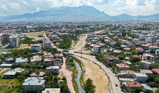 Van’ın trafiğini rahatlatacak cadde çalışması başladı