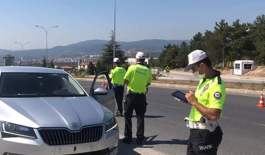 Trafik Yönetmeliğinde Yeni Dönem! Telefon Tutucu ve Araç Kamerası Artık Serbest