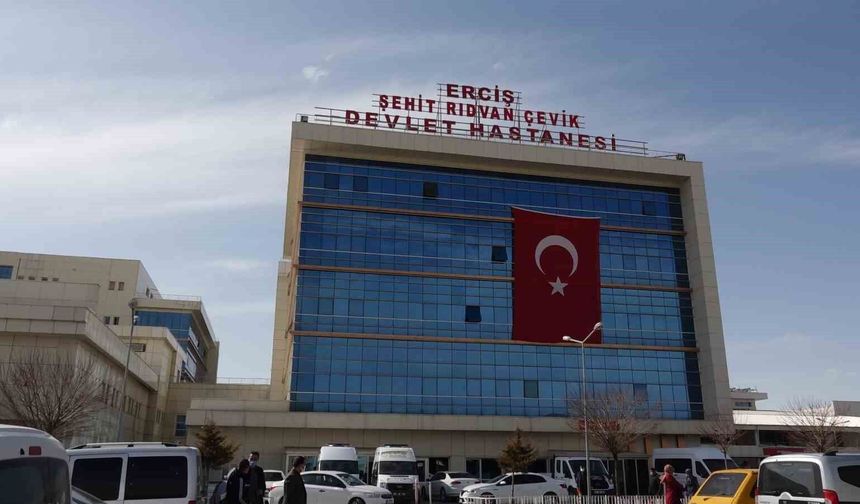 Van'da Hastane Önünde Kavga: Çok Sayıda Yaralı