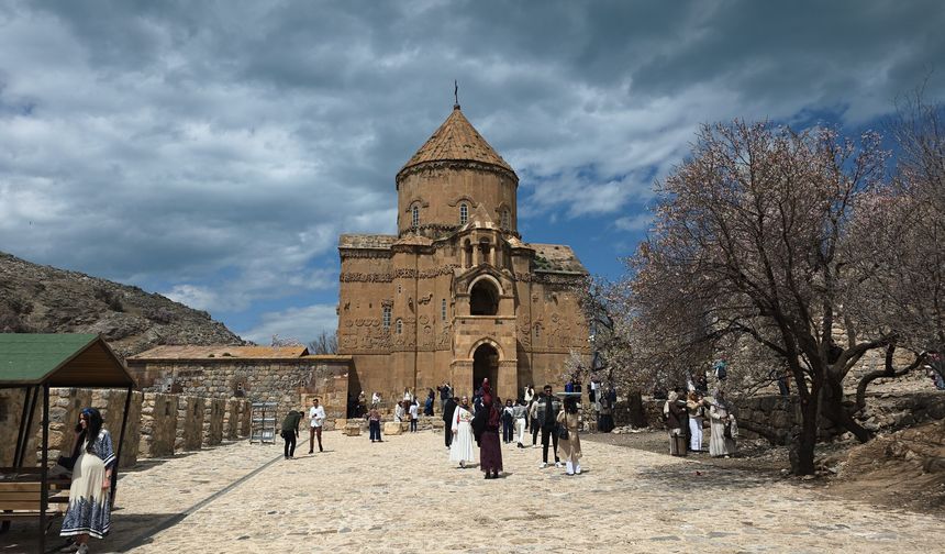 National Geographic "mutlaka görün" dedi: Türkiye'nin en büyüleyici 10 noktasından biri Van'da!