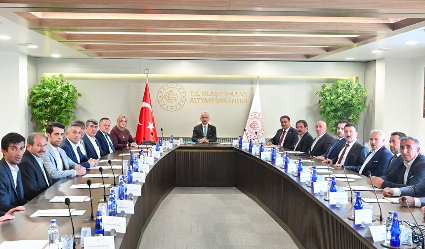 Bahçesaray Heyeti Tünel İçin Ankara'da: Bakan Uraloğlu ile Kritik Görüşme