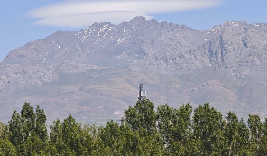 Erek Dağı Üzerinde UFO Benzeri "Mercek Bulutu" Oluştu!