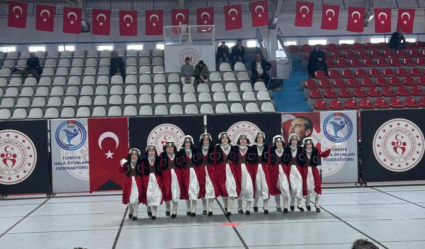 Van Yöresi Halk Oyunları Ekibi Türkiye Finallerine Yükseldi