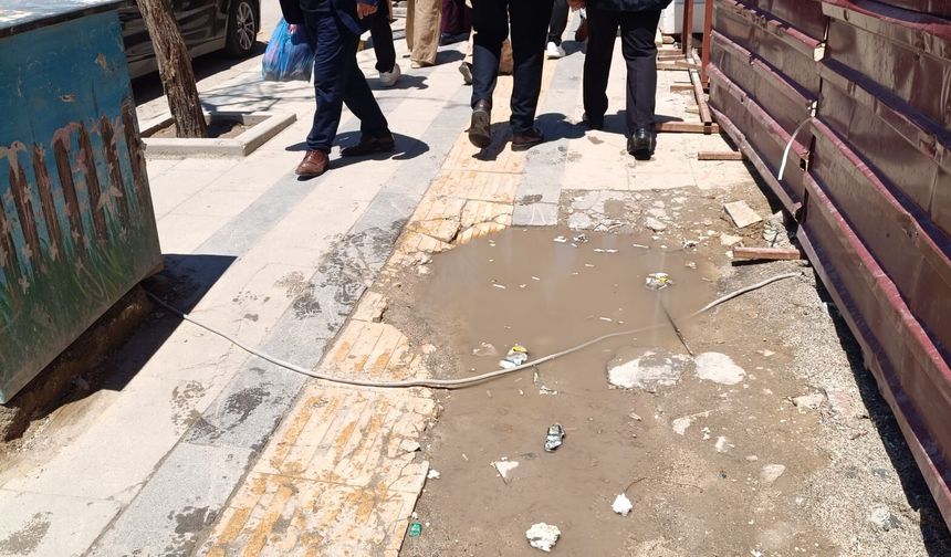 Van’da Kaldırımda Tehlike Saçan Görüntü