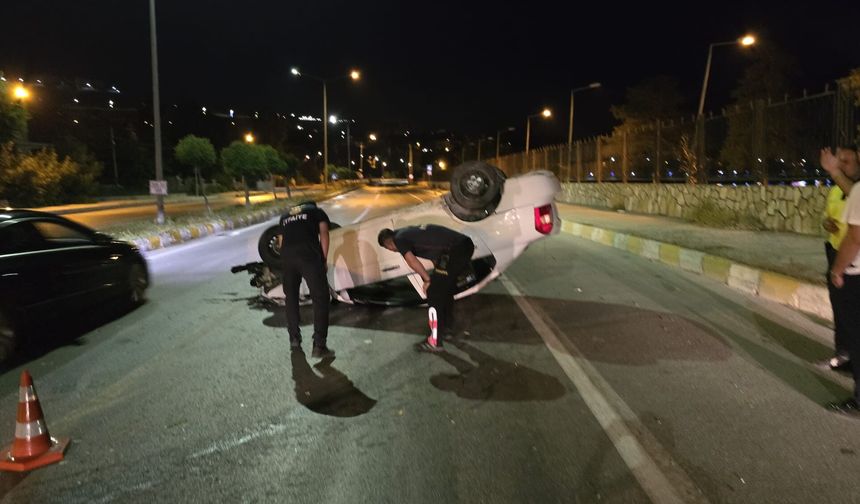 Edremit'te Feci Kaza! Takla Atan Araç Hurdaya Döndü