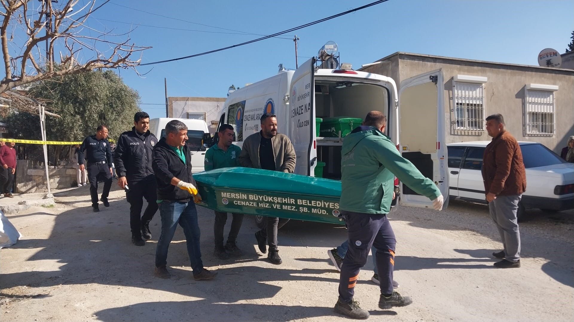 Mersin'de Torun, Dedesi Ve Babaannesini Öldürdü
