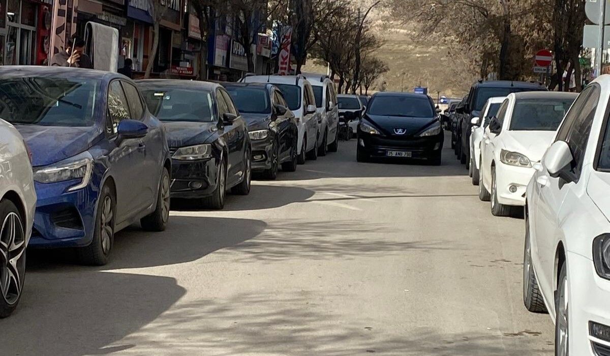Van’da Trafik Ve Otopark Sorunu Çığ Gibi Büyüyor (1)