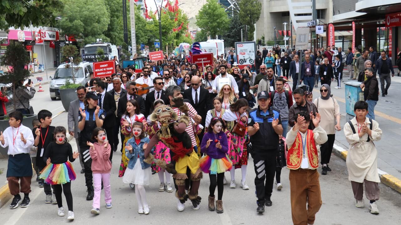 Van Akdamar Çocuk Ve Gençlik Tiyatroları Şenliği