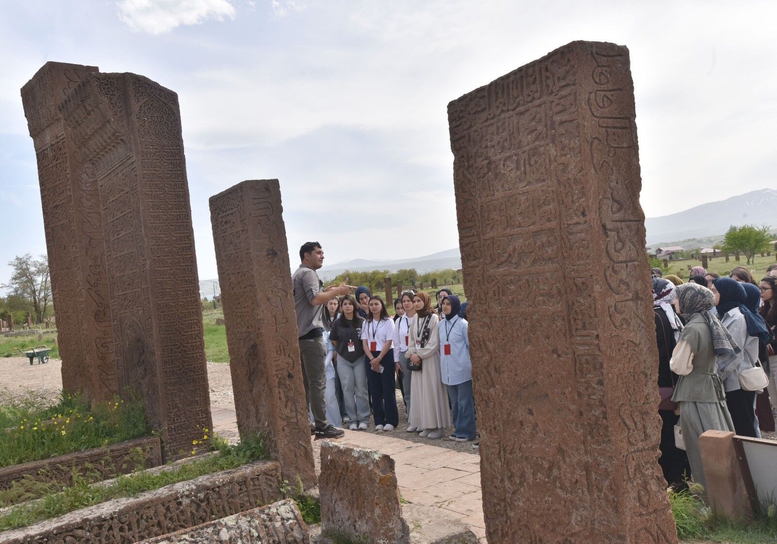 Van Plakasıyla Bin 600 Öğrenci Cumhurbaşkanlığı Külliyesi’nde (2)