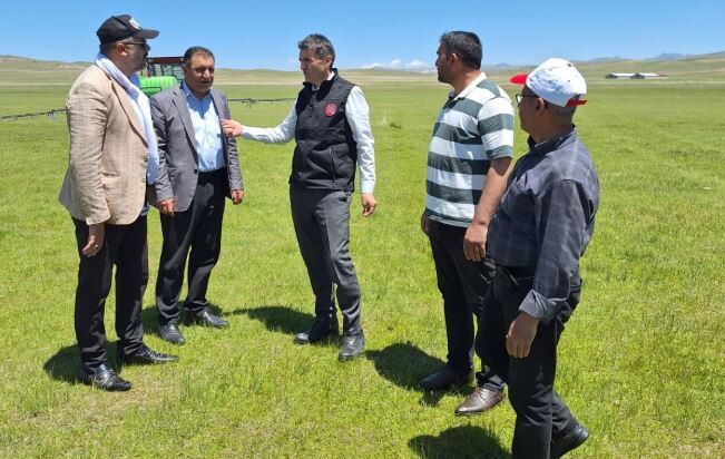 Van'da 3 Bin Dekarlık Meraya Sıvı Gübre Uygulaması Yapıldı (1)