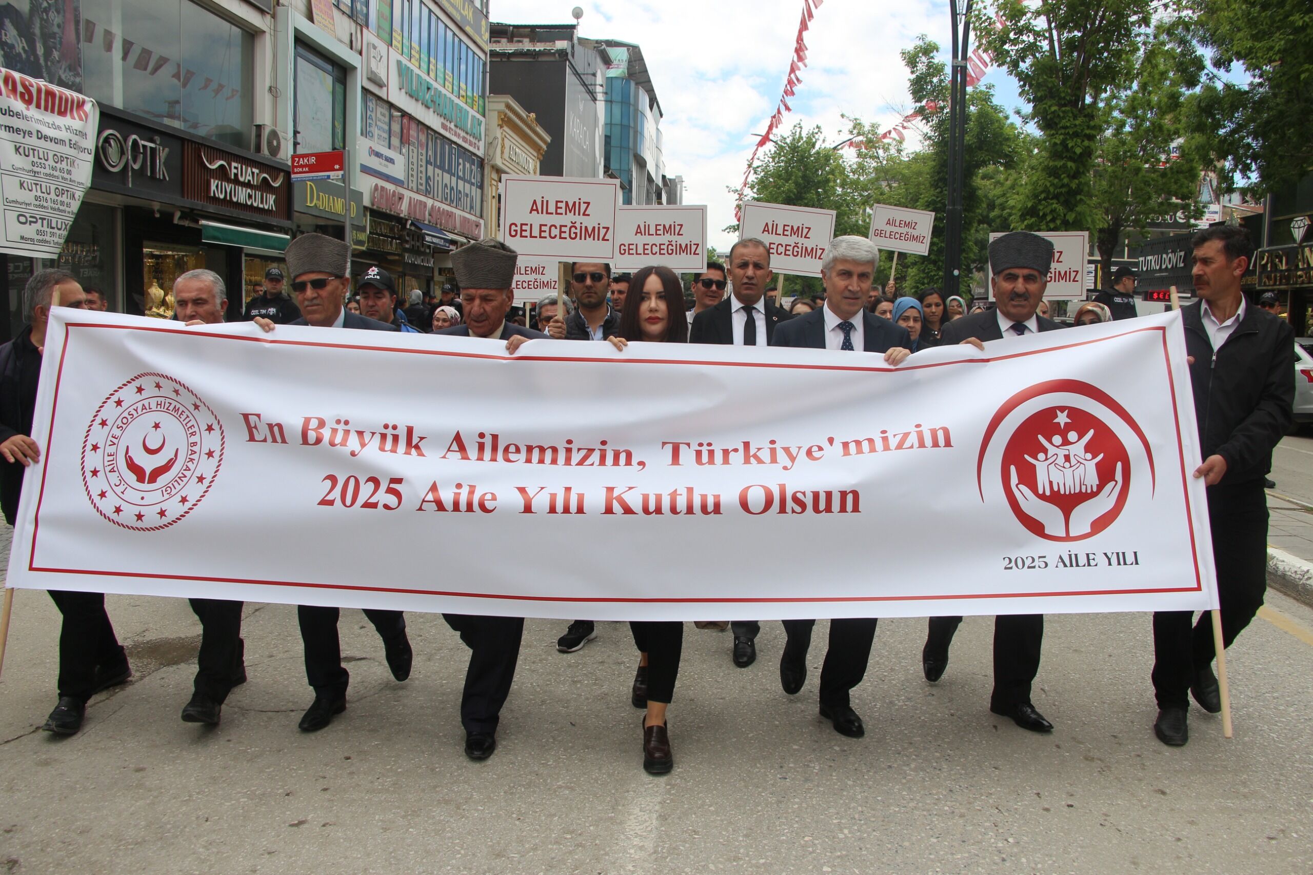 Van’da Anlamlı Kortej Aile Haftası Kutlandı (2)