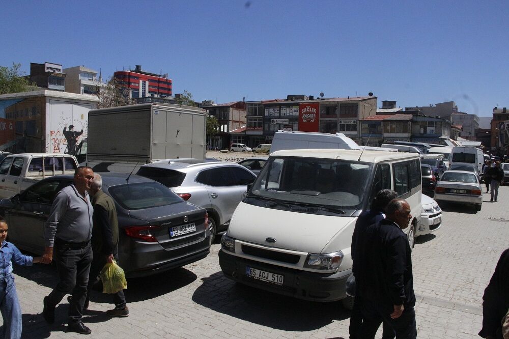 Van’da Eski Vaski̇ Binası Yerleşkesi Kaderine Terk Edildi (1)