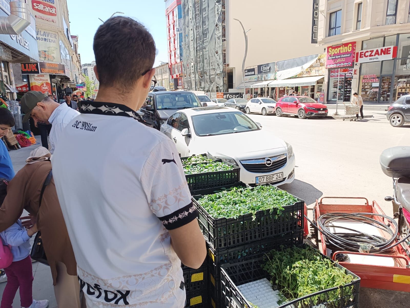 Van’da Fide Zamanı Vatandaşlardan Yoğun İlgi (1)