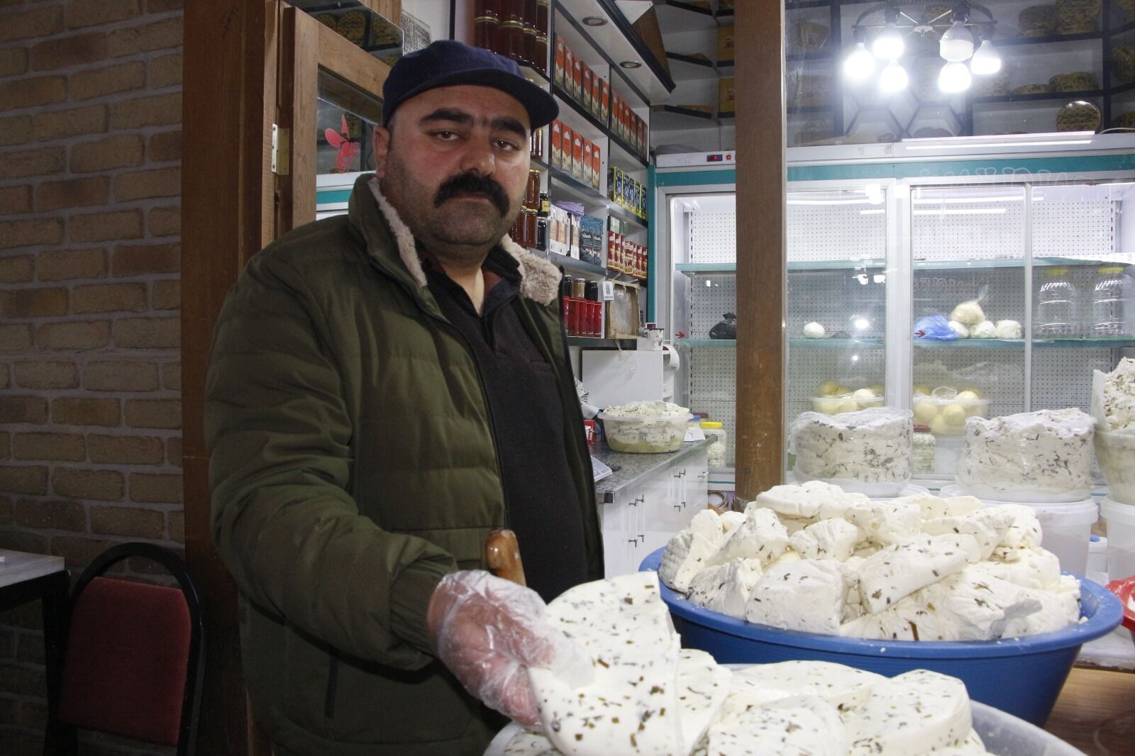 Van’da Teze Peynir Tezgahta Yerini Aldı (1)