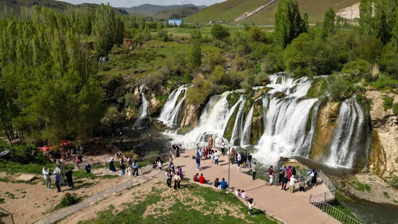Muradiye Selalesi Akin