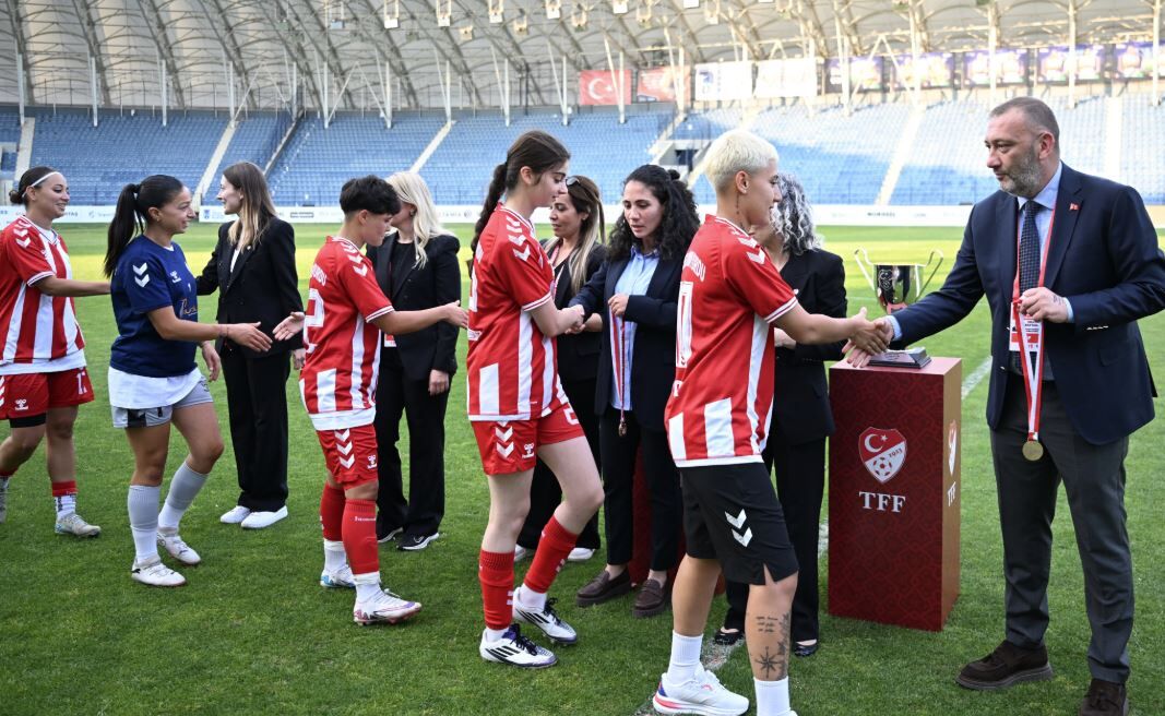 Ş A M P İ Y O N N N
