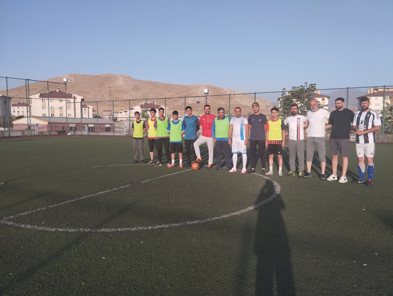 Yenidoğu Gazetesi'nden Gençlerle Anlamlı Moral Maçı (1)