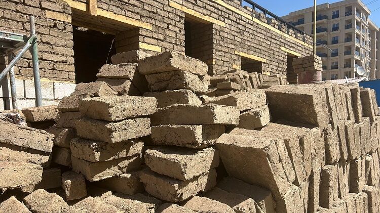 Geleneksel Van Mimarisi, Kerpiç Ile Yeniden Yükseliyor (1)