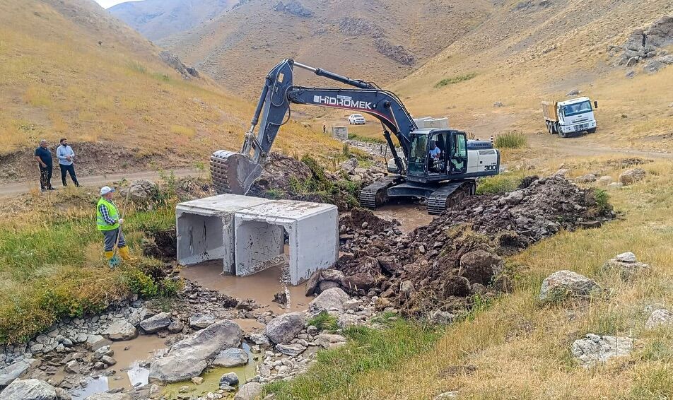 🚧 Kırsalda Da Yol Ve Altyapı Çalışmalarımız Aralıksız Sürüyor🔹Yol Yapım Bakım Ve Onarım Daires