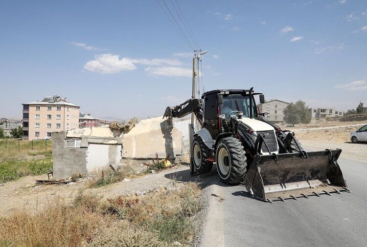 Van Elmalık Yolu’nda Yıkım Çalışmaları Yapılıyor (2)