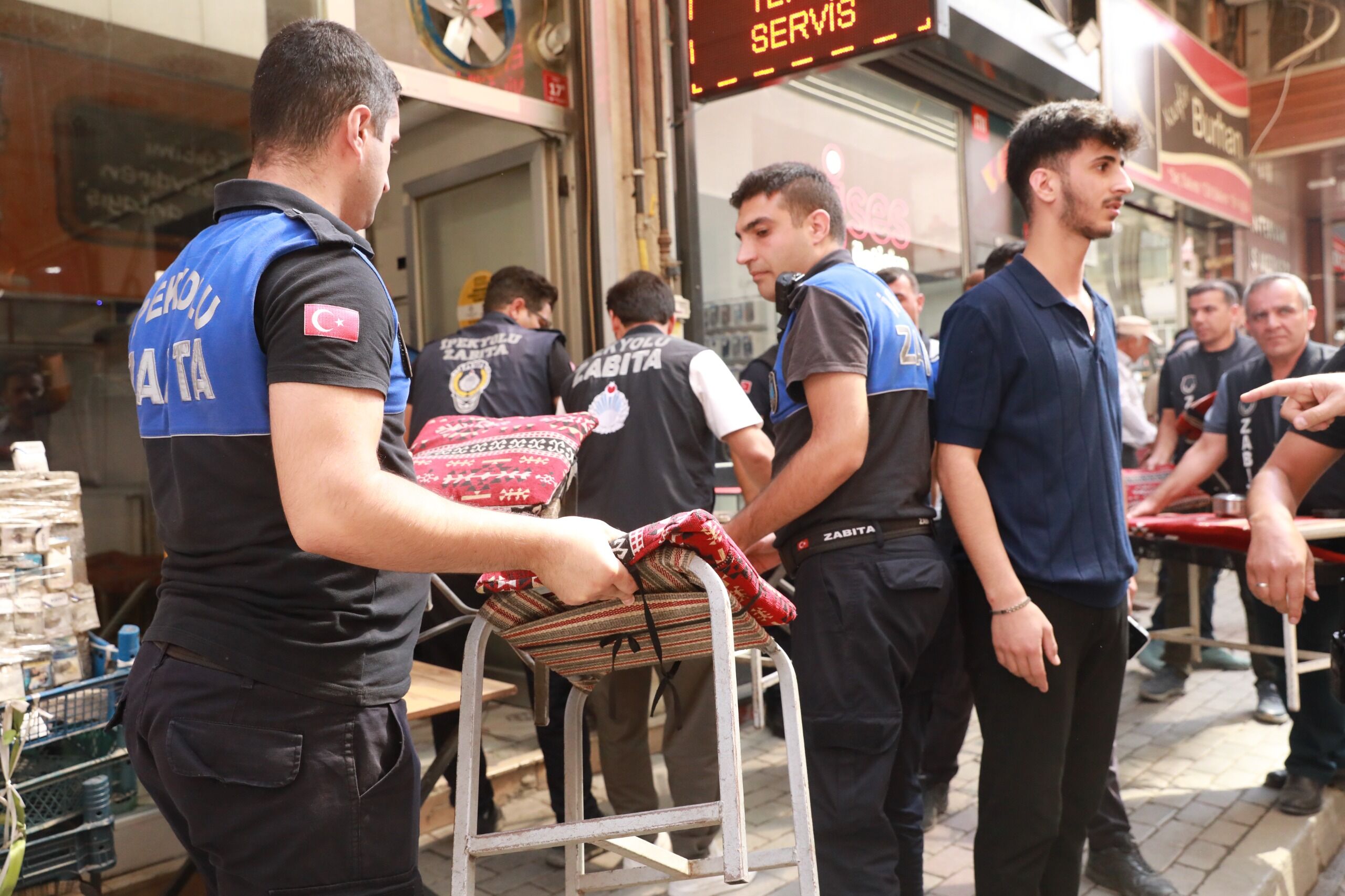 Van İpekyolu’nda Kaldırım Işgallerine Son Verildi (1)