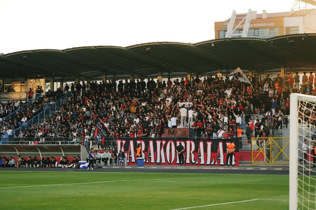 Günaydın Büyük #Vanspor Ailesi Rojbaş ❤️🖤@Vansporfk (1)