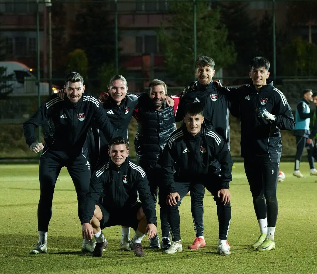 Günün Antrenmanında Kazanan Takım 📸 💪#Vanspor #Kırmızısiyah